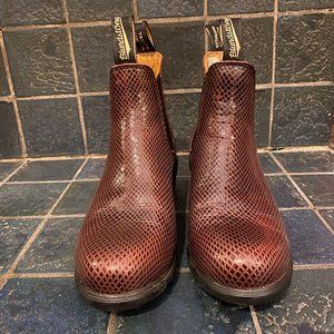 Like new! Blundstone Heeled Genuine Leather Lizard Boots